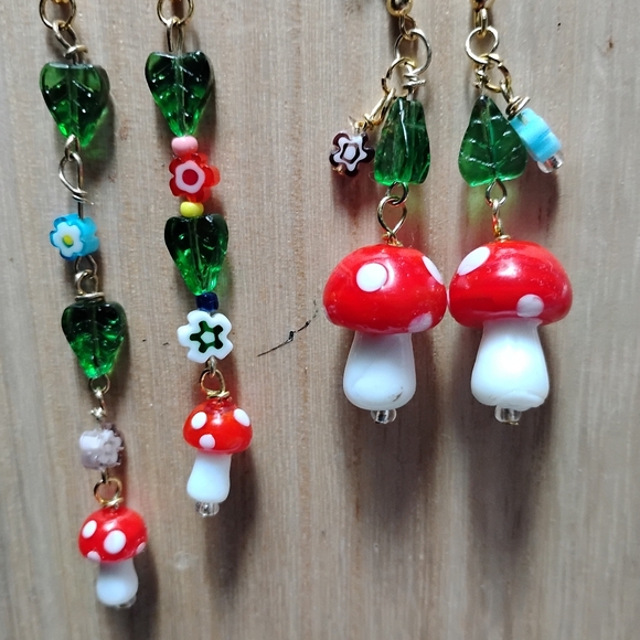 Mushroom Glass Beaded Gold Book Hook Bookmark Gift For Readers - Picture 4 of 5